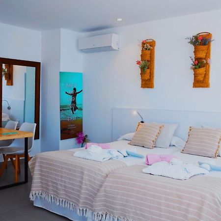 אפרטהוטל Sant Antoni de Portmany Typic Marina Playa - Adults Only מראה חיצוני תמונה