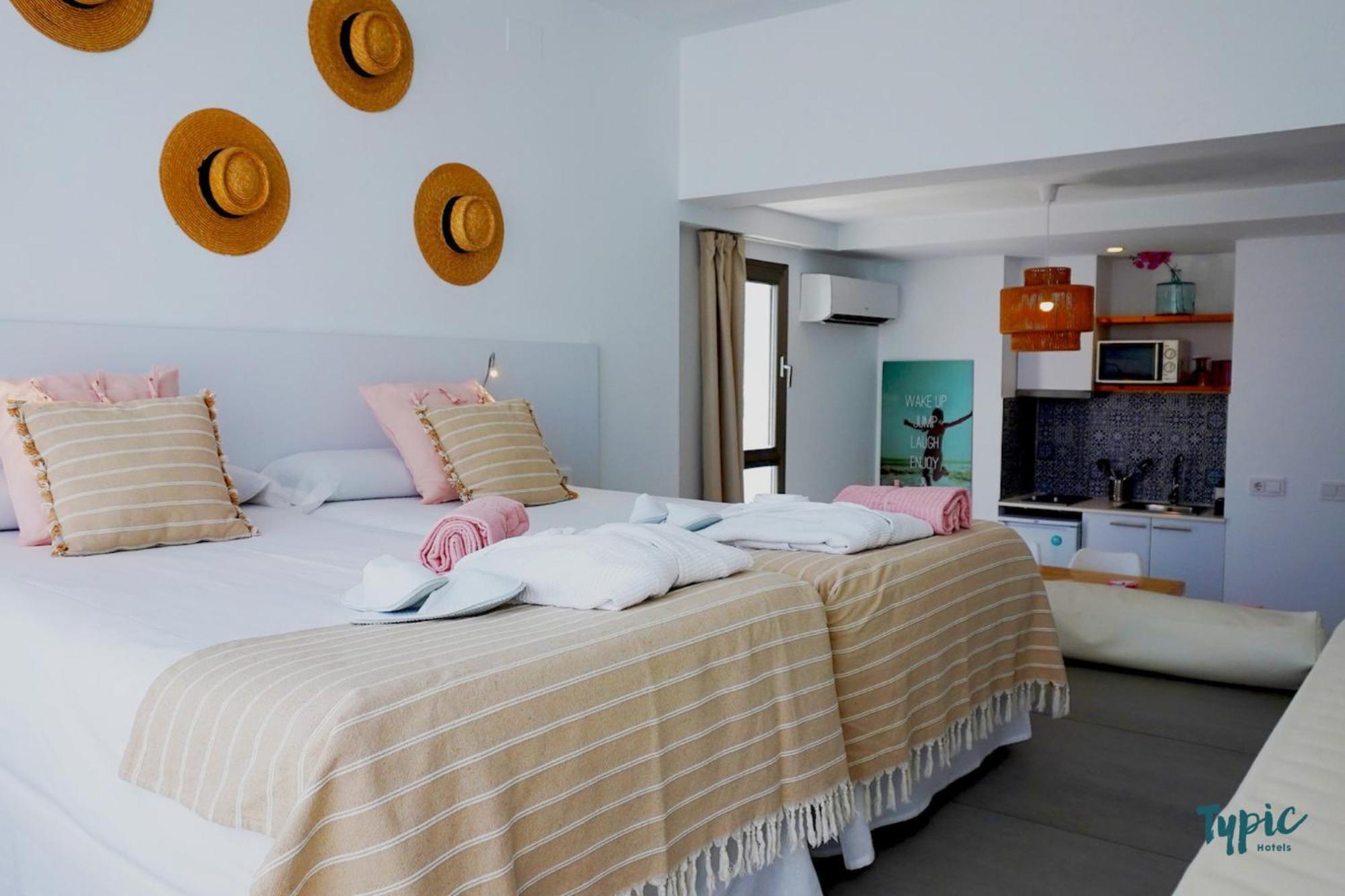אפרטהוטל Sant Antoni de Portmany Typic Marina Playa - Adults Only מראה חיצוני תמונה