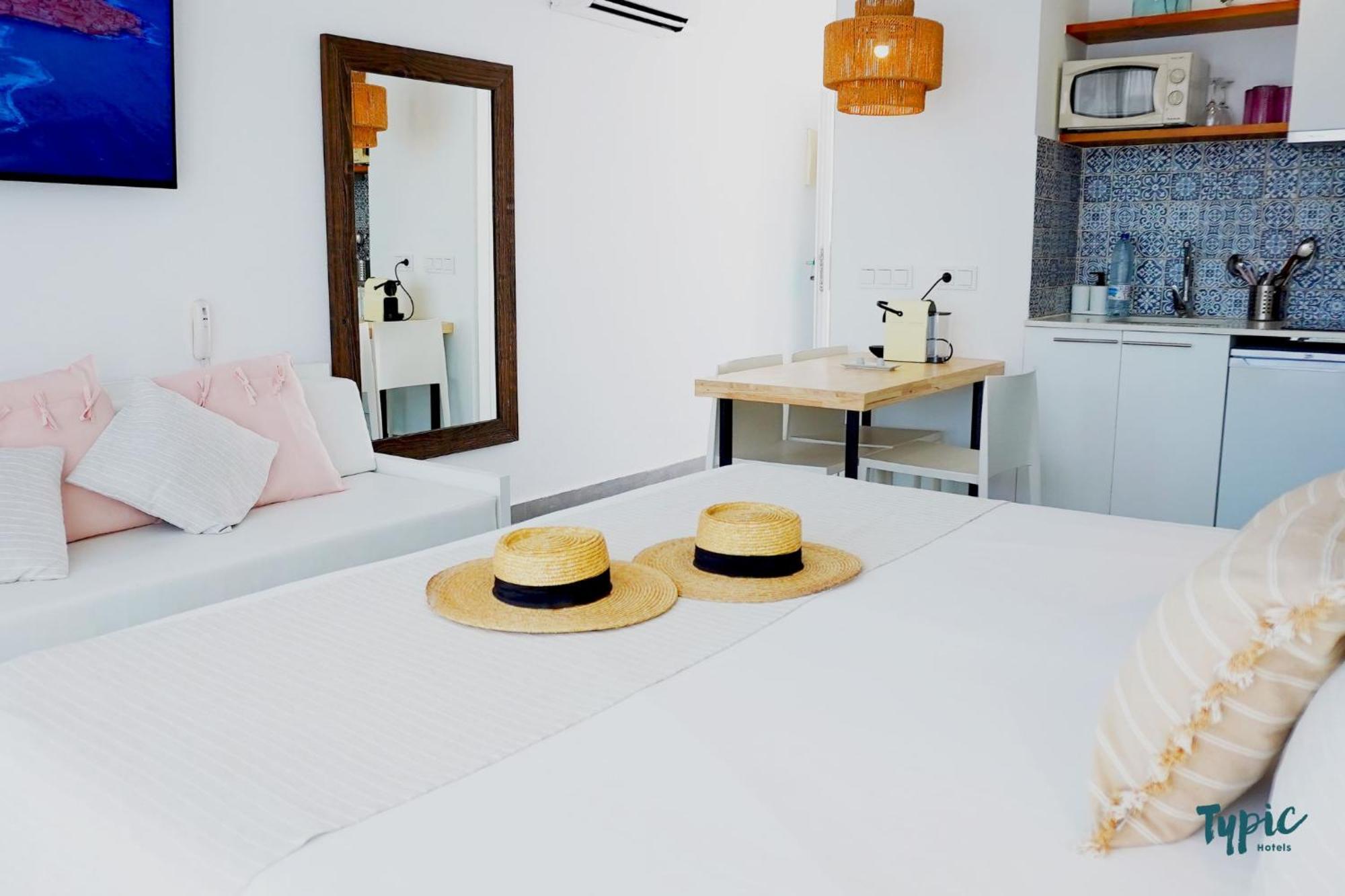 אפרטהוטל Sant Antoni de Portmany Typic Marina Playa - Adults Only מראה חיצוני תמונה