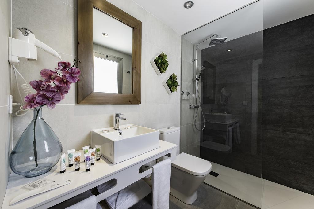 אפרטהוטל Sant Antoni de Portmany Typic Marina Playa - Adults Only מראה חיצוני תמונה